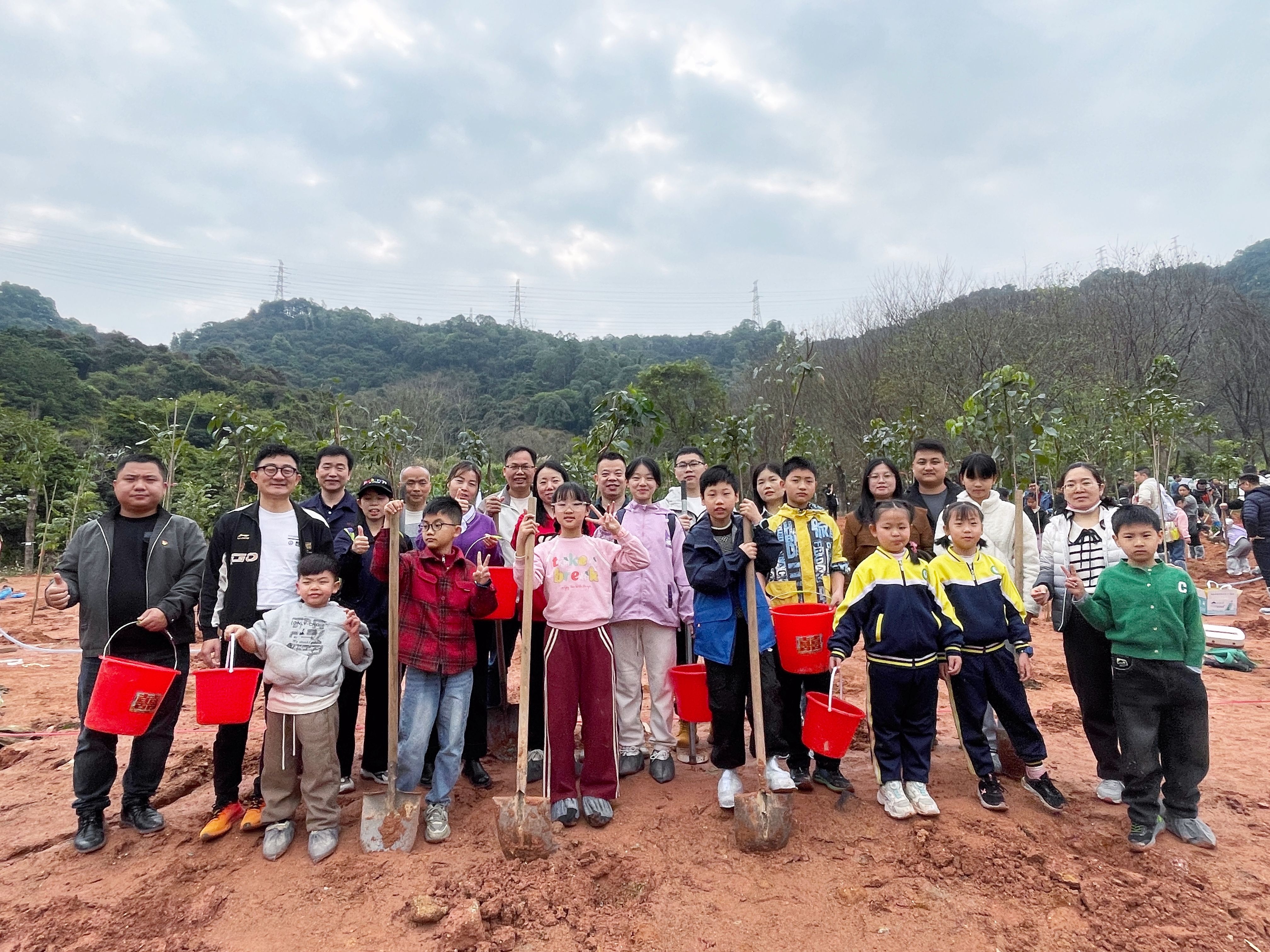 植树造林，尊龙凯时的责任与担当！